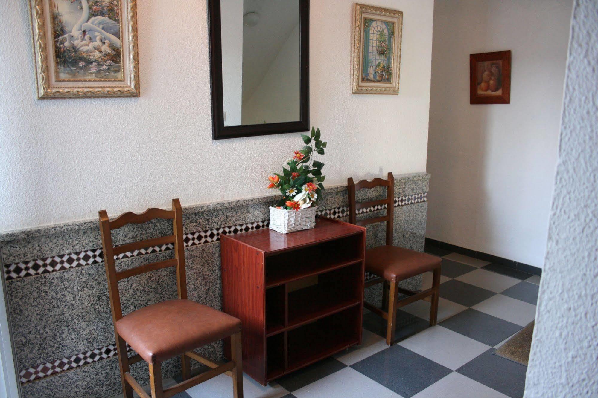 Hostal El Emigrante Dos Hermanas Exterior foto